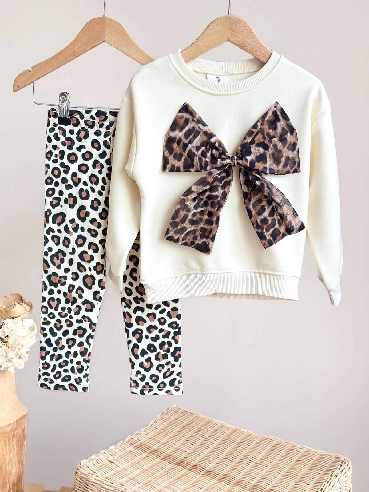 Fiyonk detaylı leopar taytlı takım