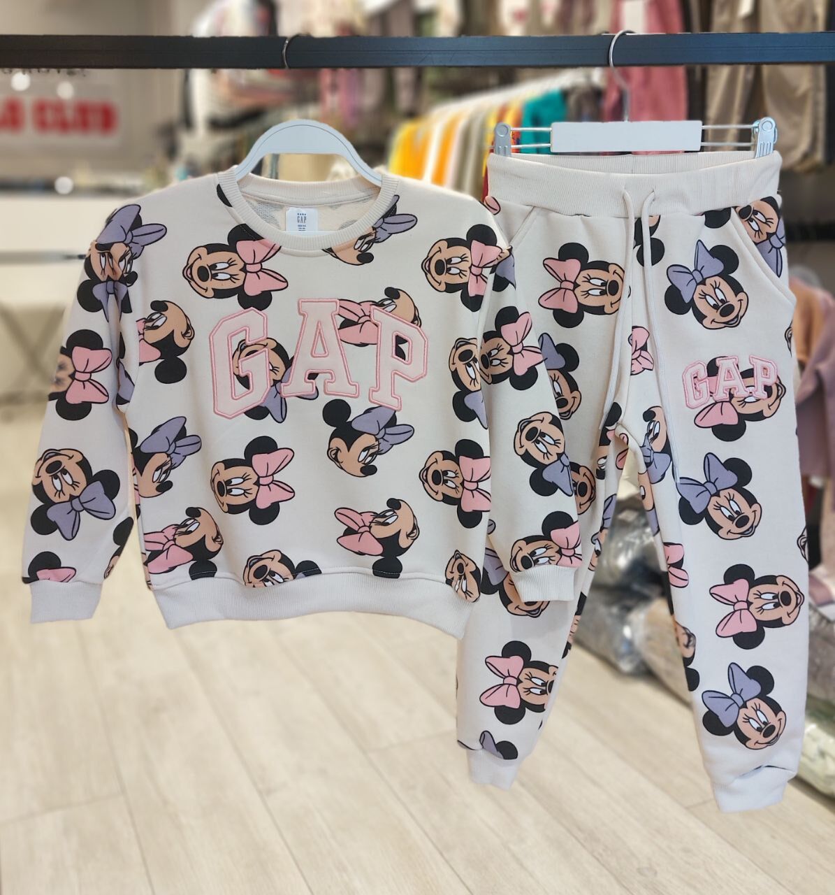 Karakter detaylı eşofman takımı