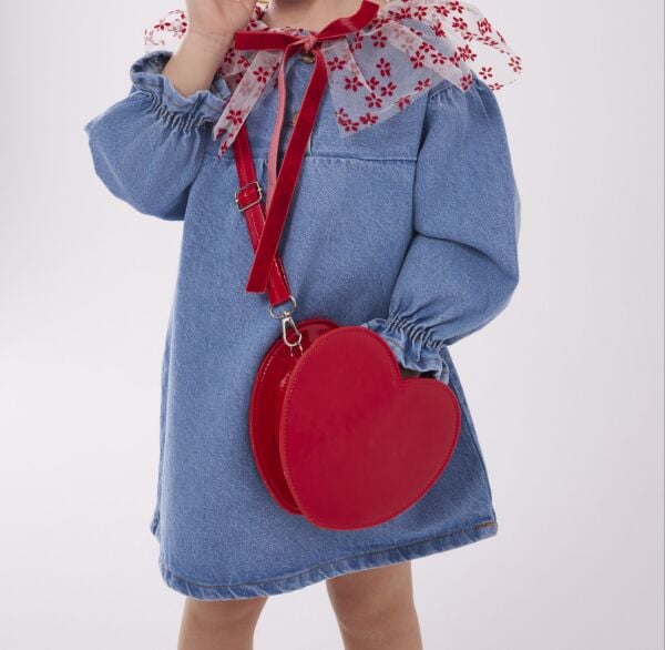 Kalpli kırmızı çanta