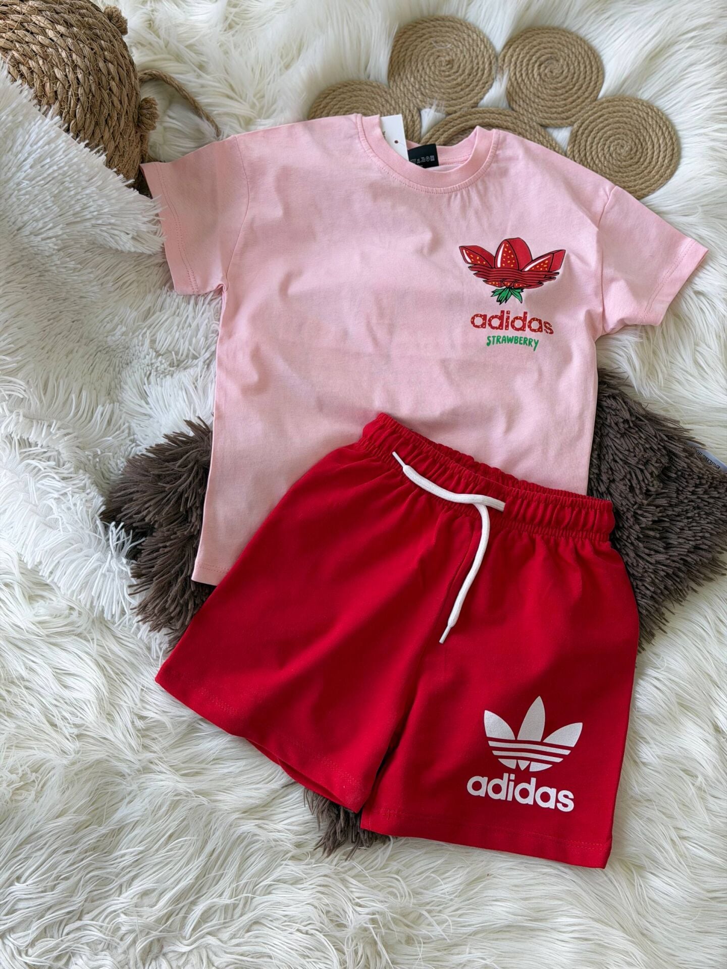 Çilek baskılı şortlu takım pembe