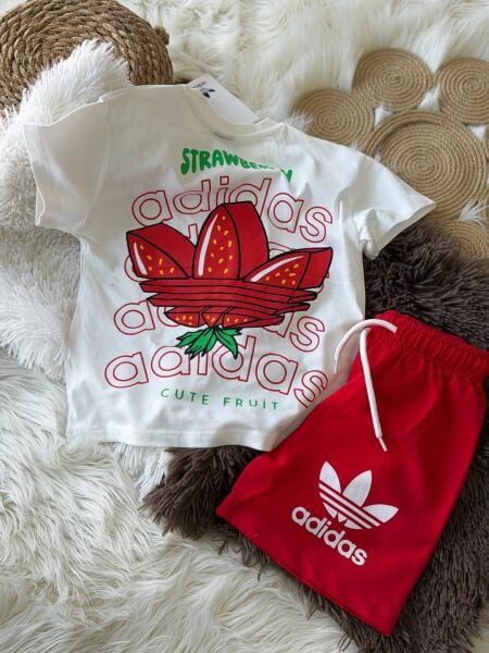 Çilek baskılı şortlu takım