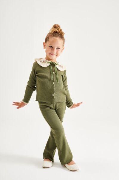 Yaka işlemeli kaşkorse takım yeşil