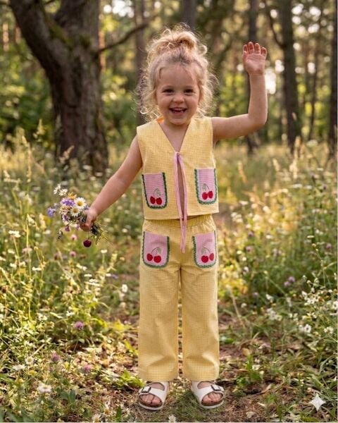 Kiraz detaylı pötikare yelekli takım !! 10 Mayıs Kargo!!!