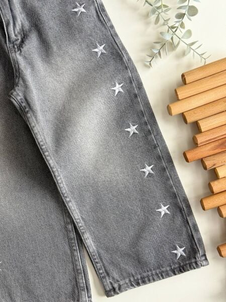 Yıldız işleme detaylı denim pantolon