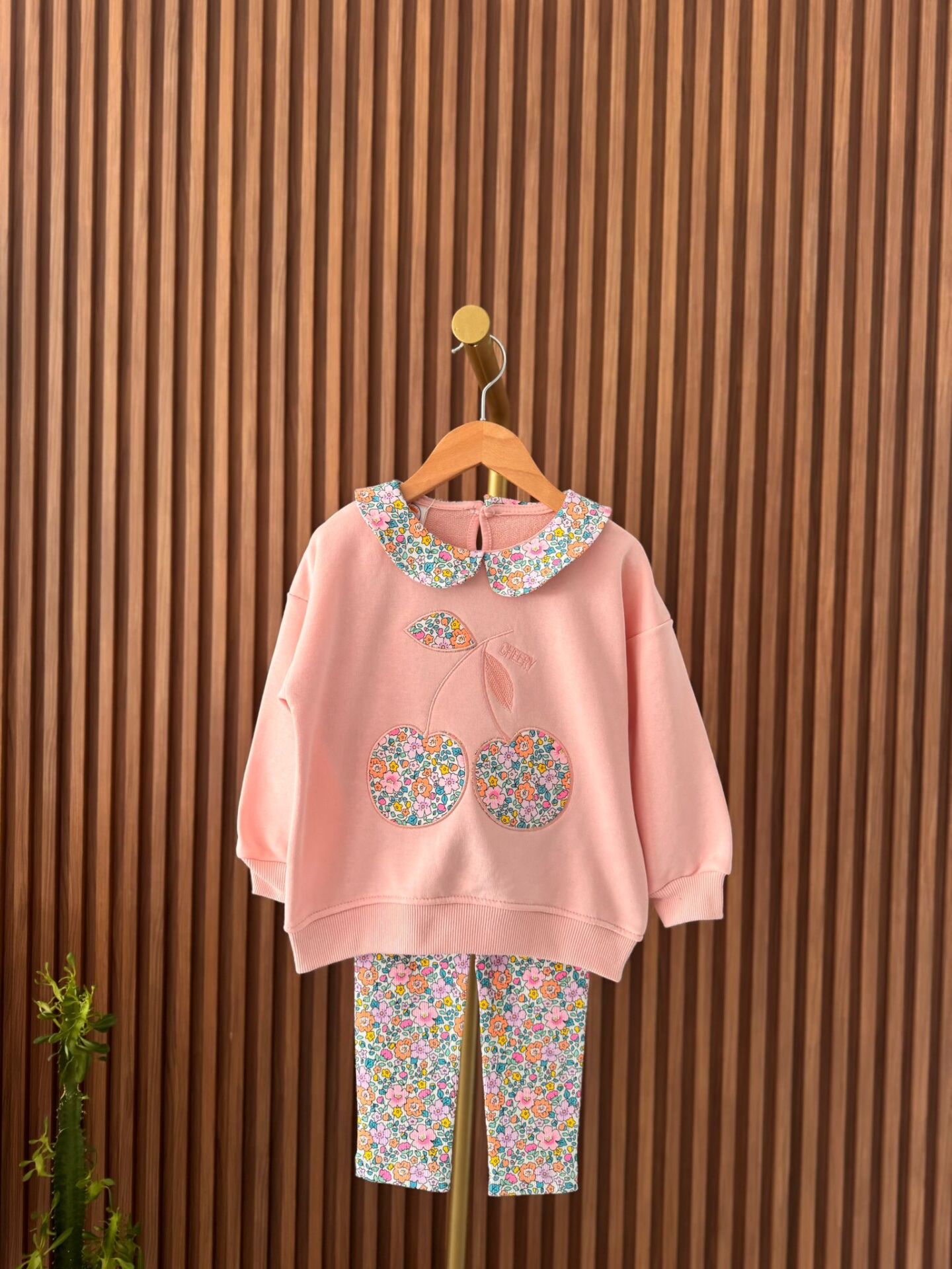 Kirazlı yaka detaylı taytlı takım