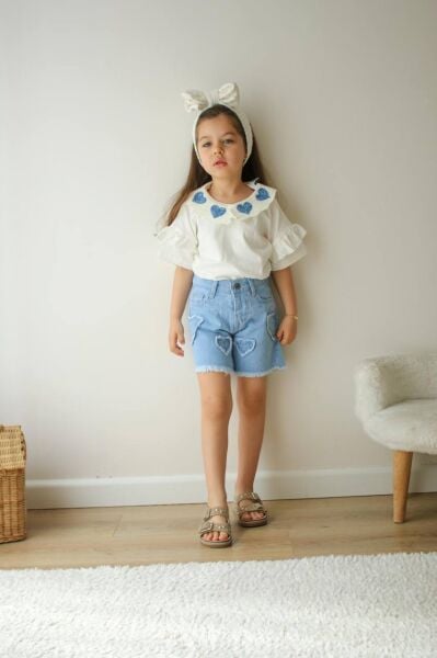 Kalp yaka işlemeli denim takım