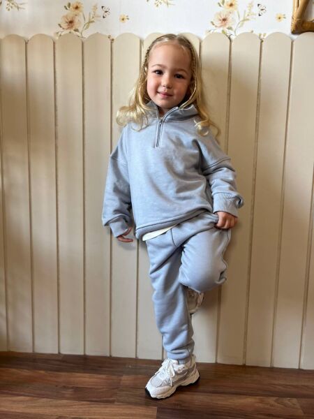 Önden fermuarlı gri eşofman takımı (unisex model)