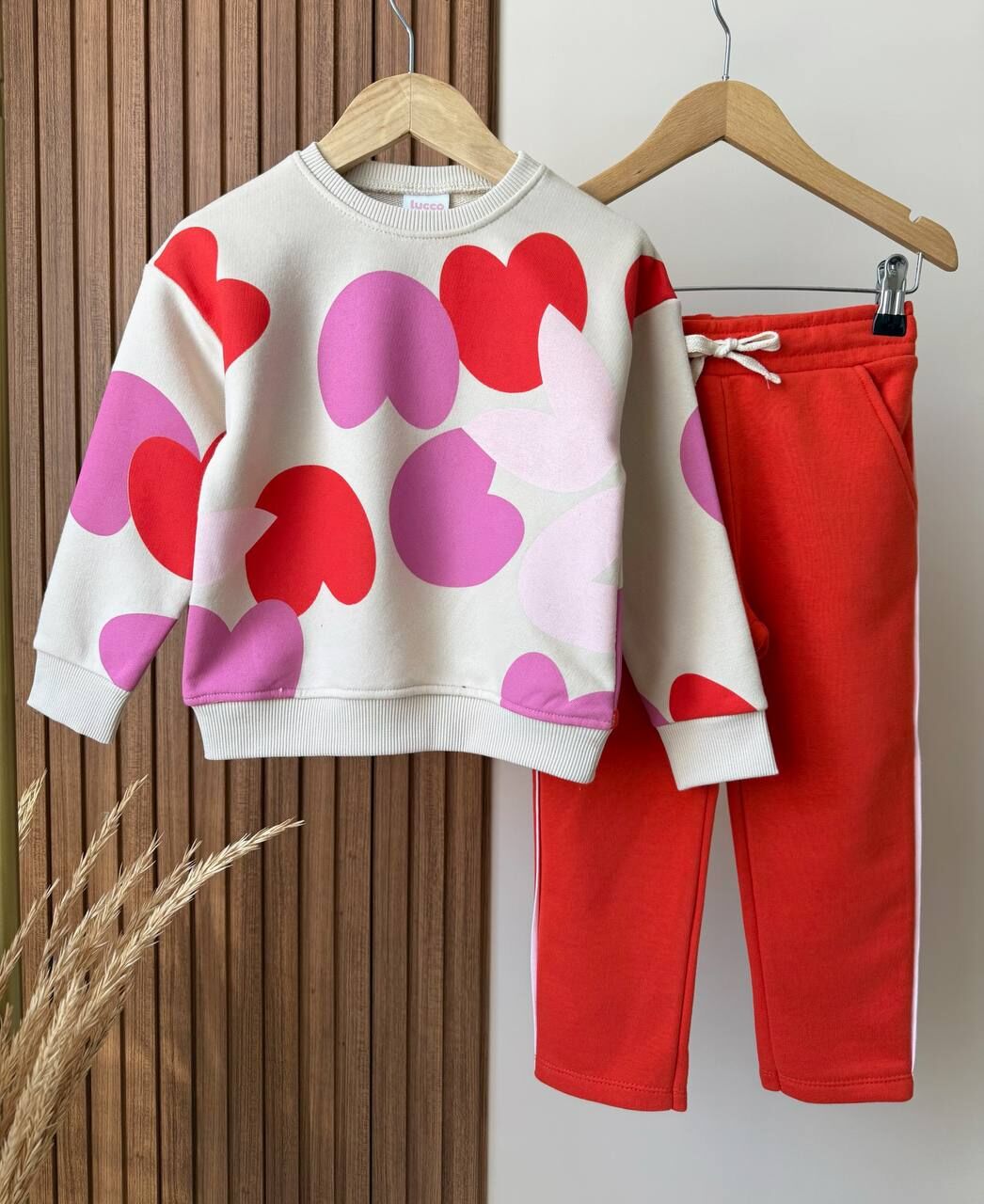 Kalpli çizgili eşofman takımı