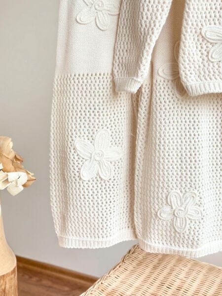 Çiçek nakışlı triko takım