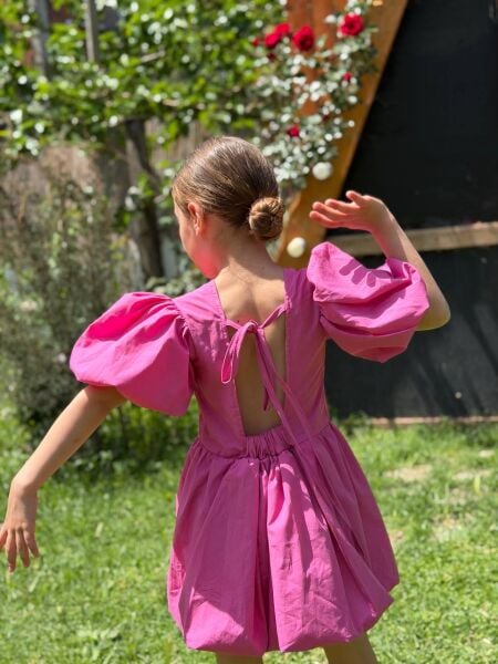 Pembe sırt detaylı balon elbise