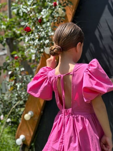 Pembe sırt detaylı balon elbise