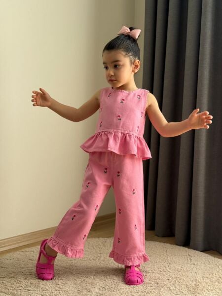 Çiçek işlemeli denim takım pembe