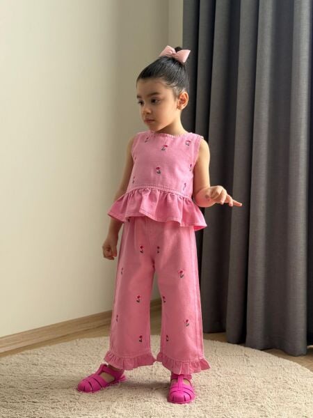 Çiçek işlemeli denim takım pembe