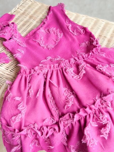 Tek kol Pembe elbise