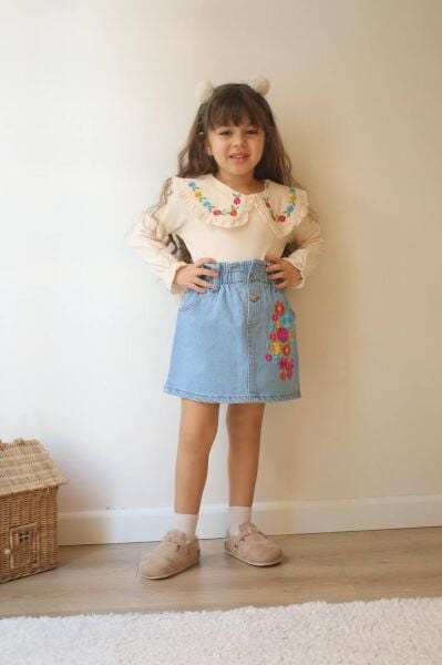 Çiçek işlemeli denim takım