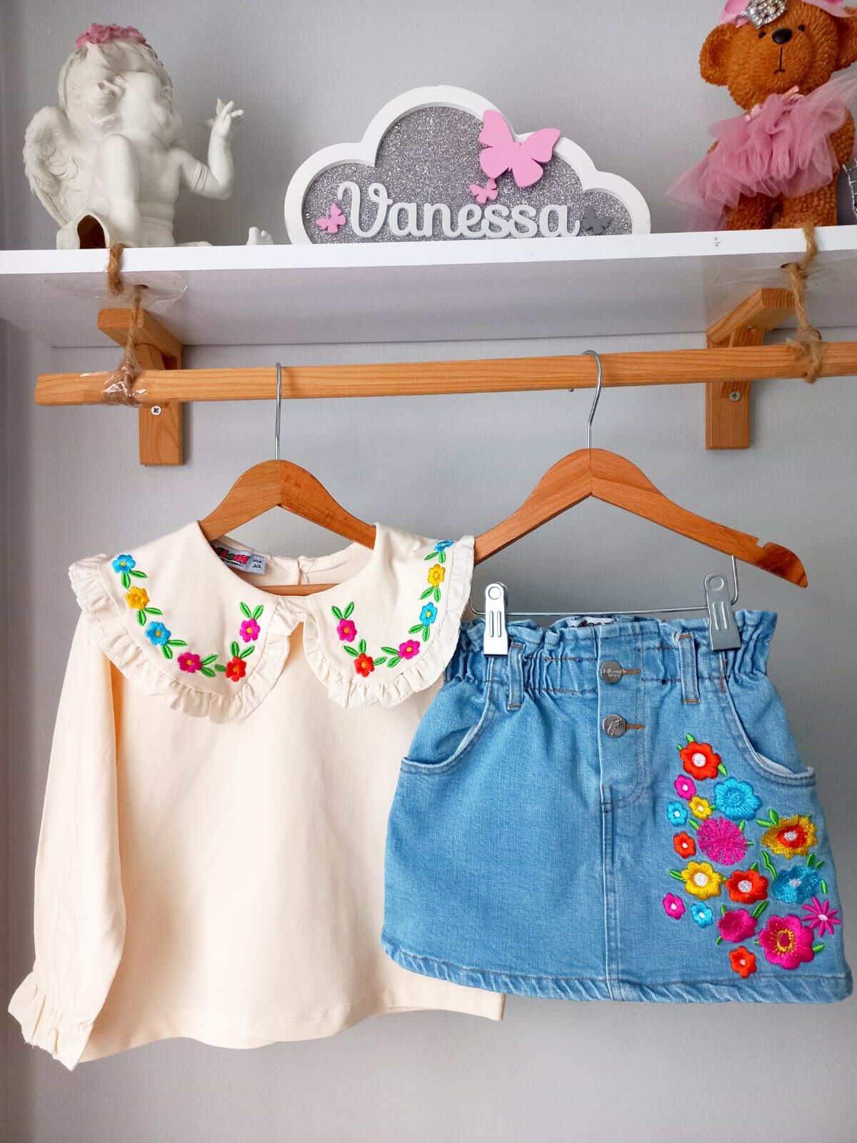 Çiçek işlemeli denim takım