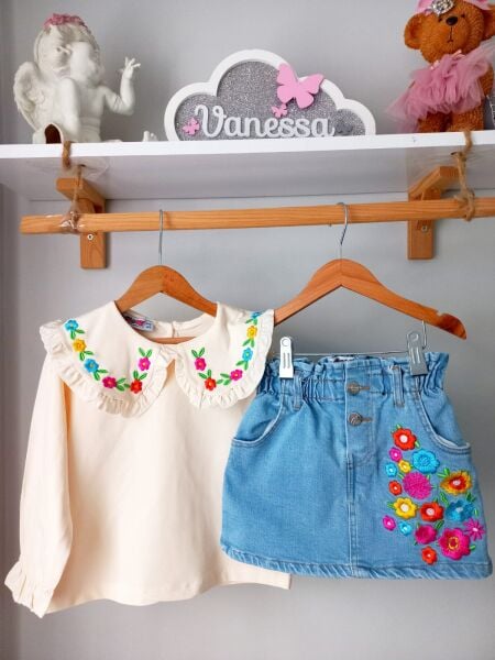 Çiçek işlemeli denim takım