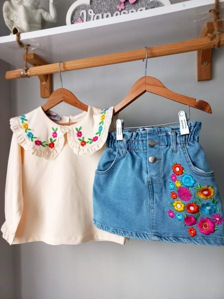 Çiçek işlemeli denim takım