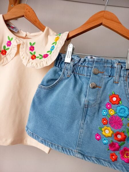 Çiçek işlemeli denim takım