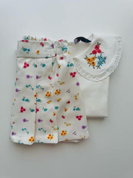 Çiçek yaka detaylı etekli takım