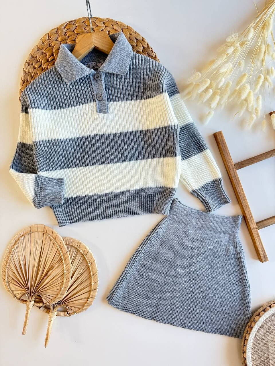 Triko çizgili gri etekli takım