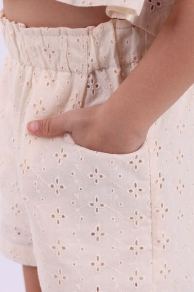 Askılı Fisto detaylı şortlu takım krem