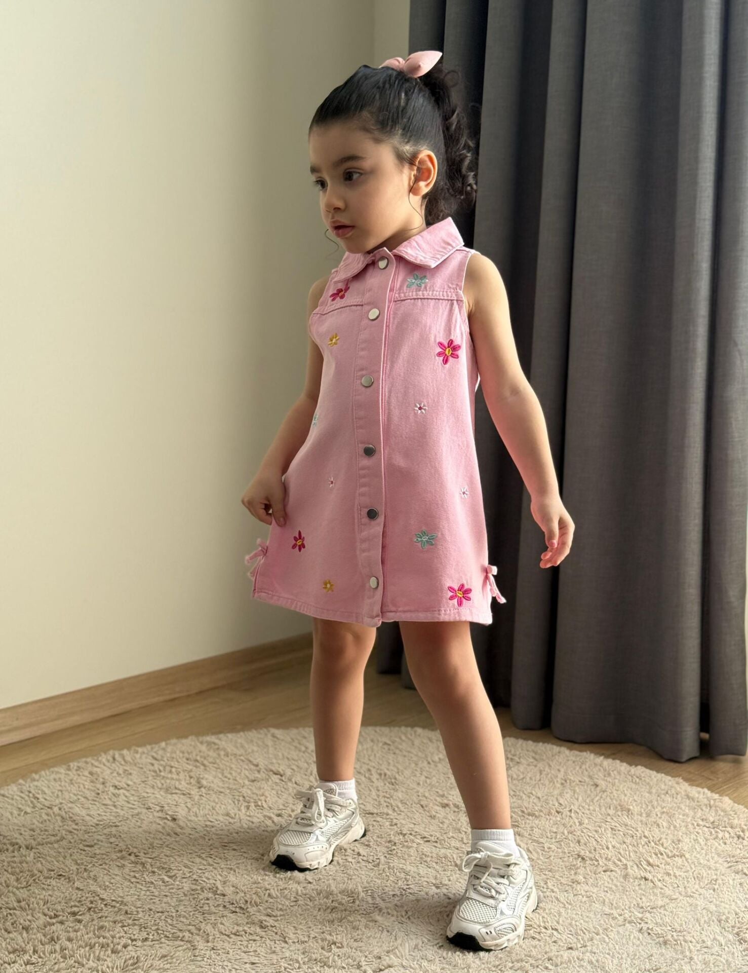 Çiçek nakış işlemeli denim elbise Pembe