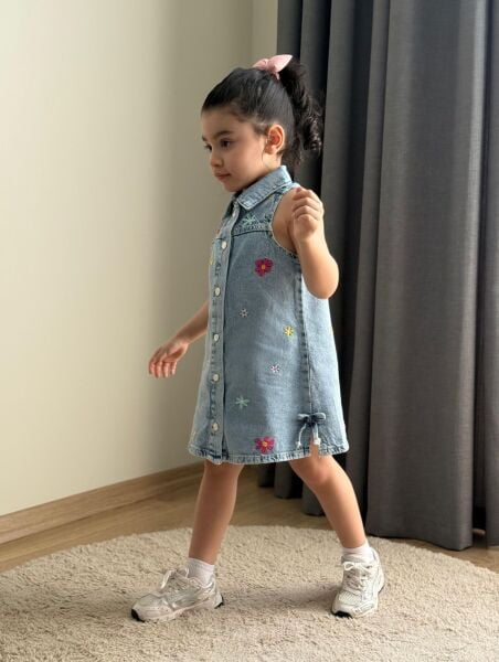 Çiçek nakış işlemeli denim elbise