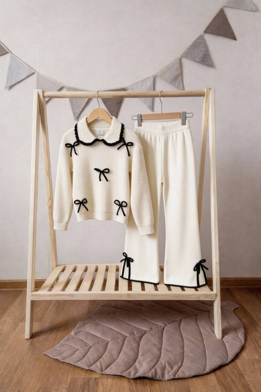 Fiyonk aplikeli triko takım krem