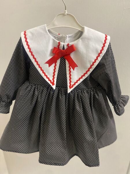 Fiyonk aplikeli puantiyeli elbise