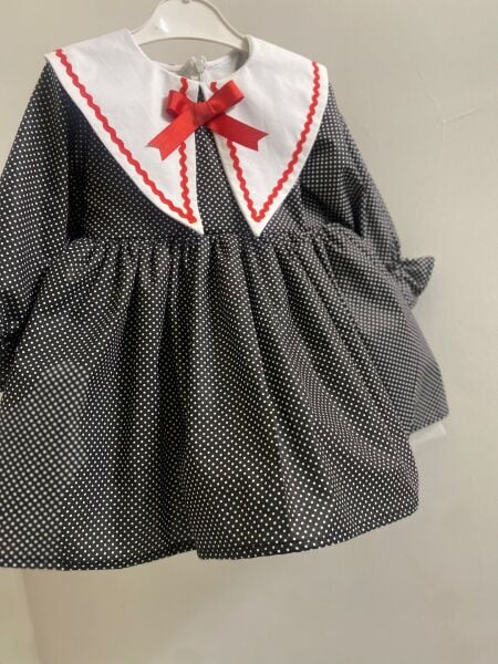 Fiyonk aplikeli puantiyeli elbise