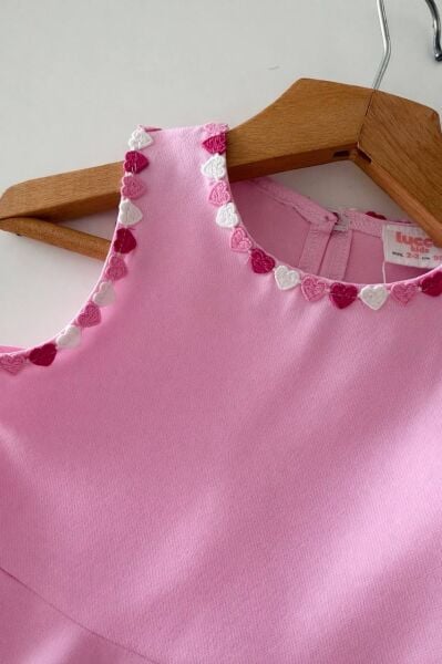 Kalp işlemeli takım