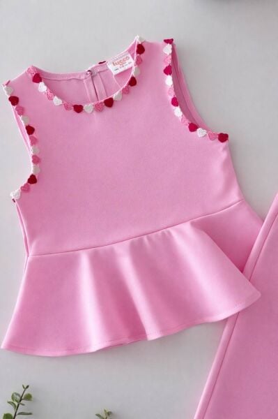 Kalp işlemeli takım