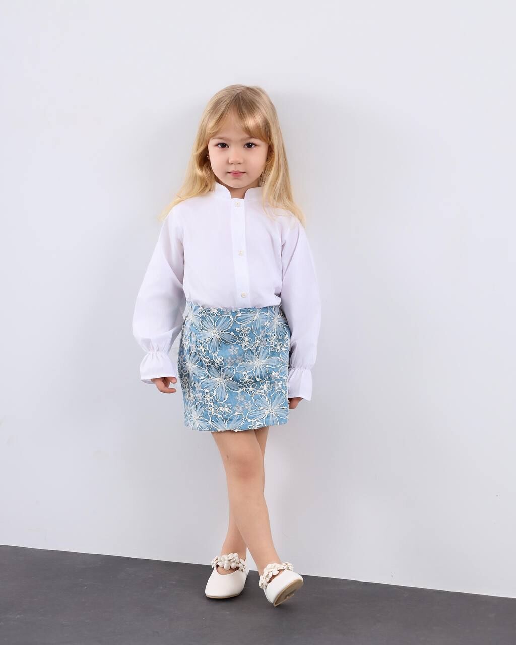 Brode işlemeli denim etek gömlek takım