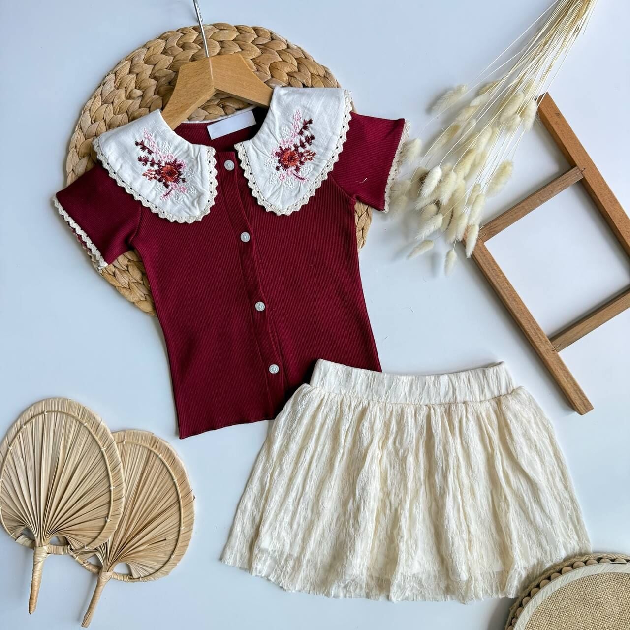 Kaşkorse yaka işlemeli dantel etek takım bordo