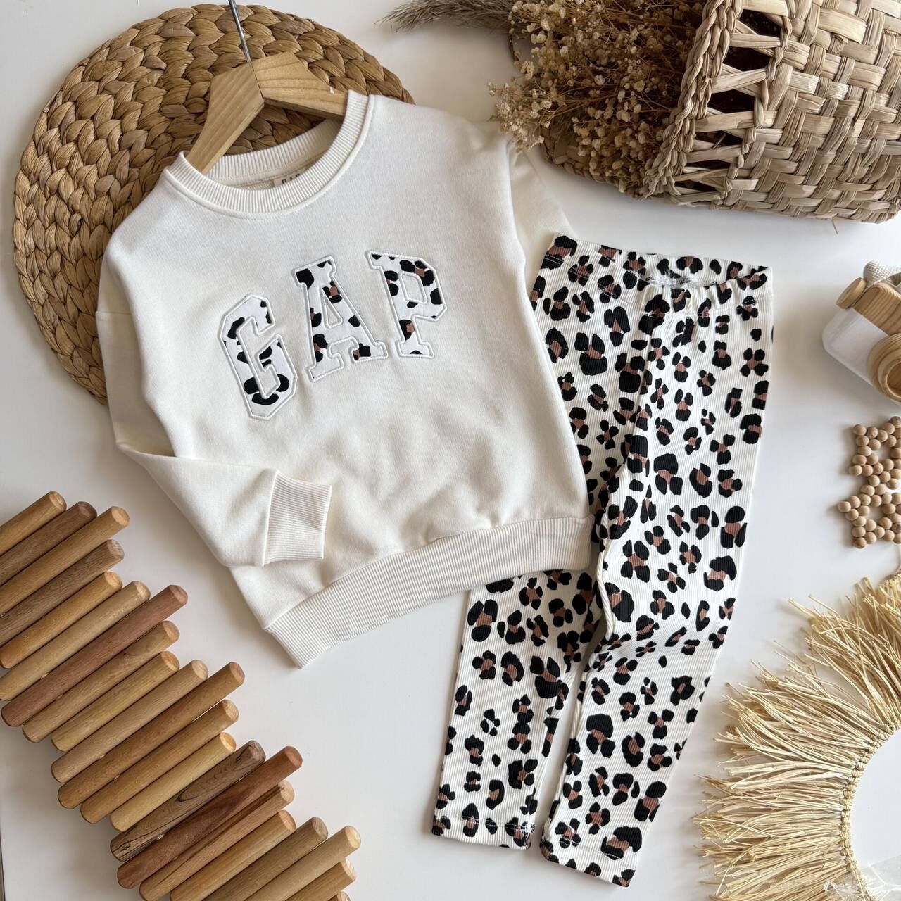 Leopar taytlı takım