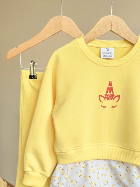Unicorn gömlek detaylı takım sarı